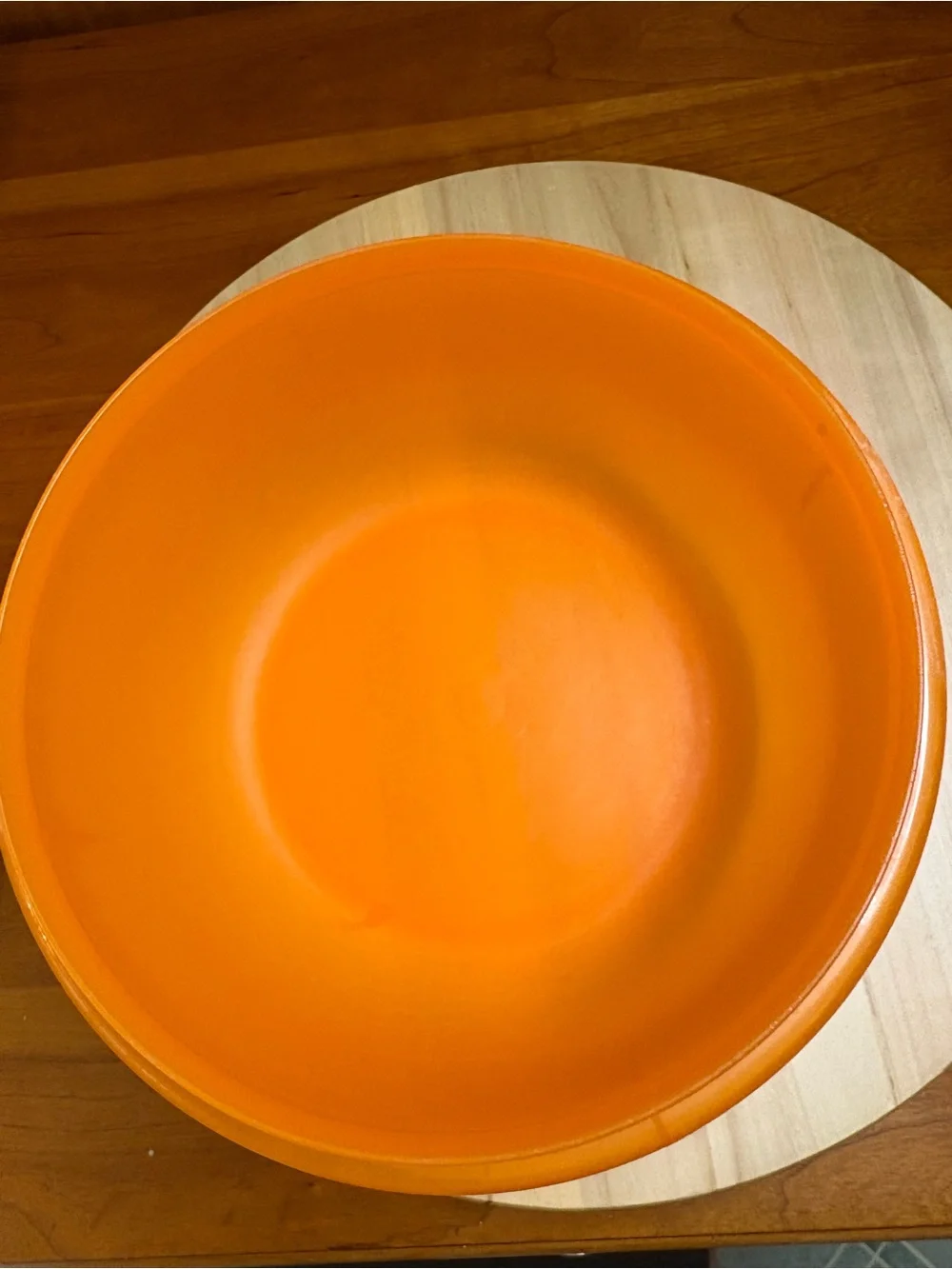 Tupperware bowl with seal. Bowl and seal are Z